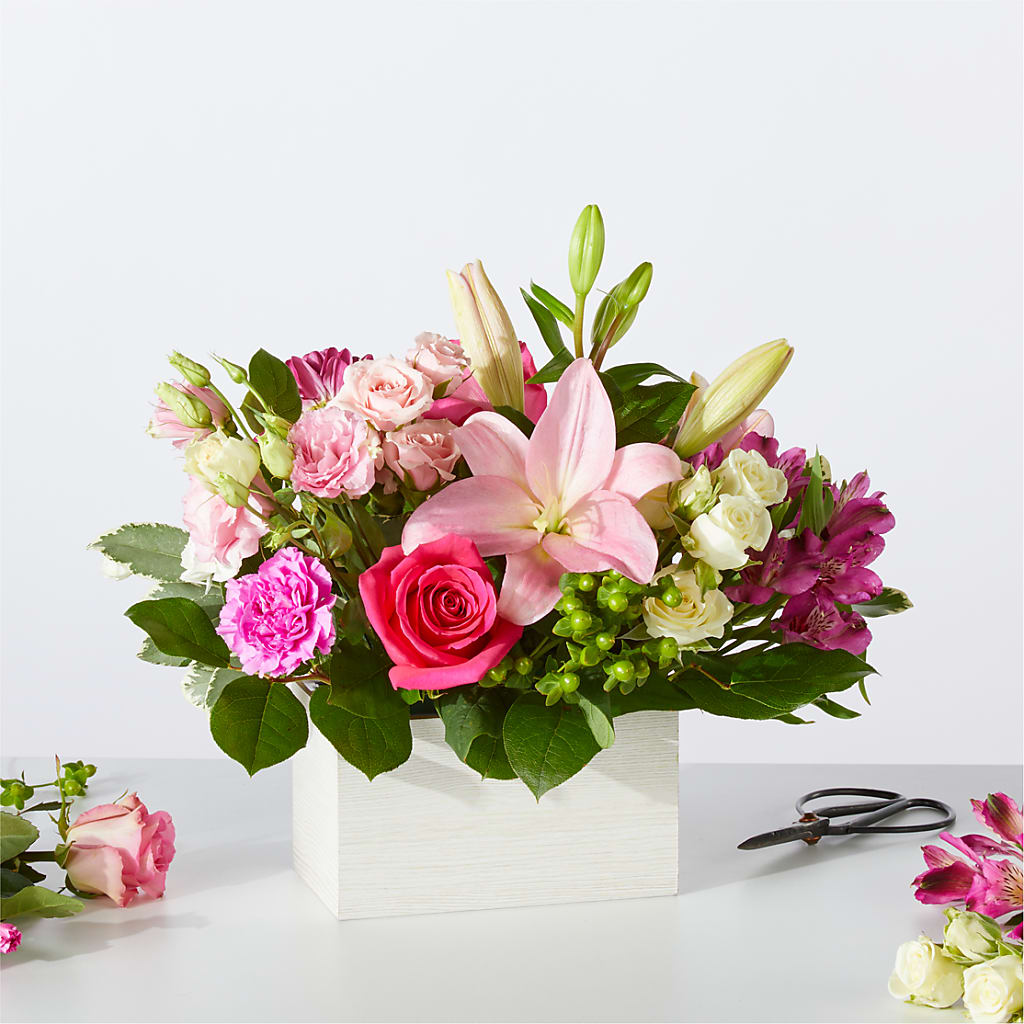 Sweetberry Box – A Florist Original – GOD'S GARDEN FLOWER SHOP, Lancaster CA