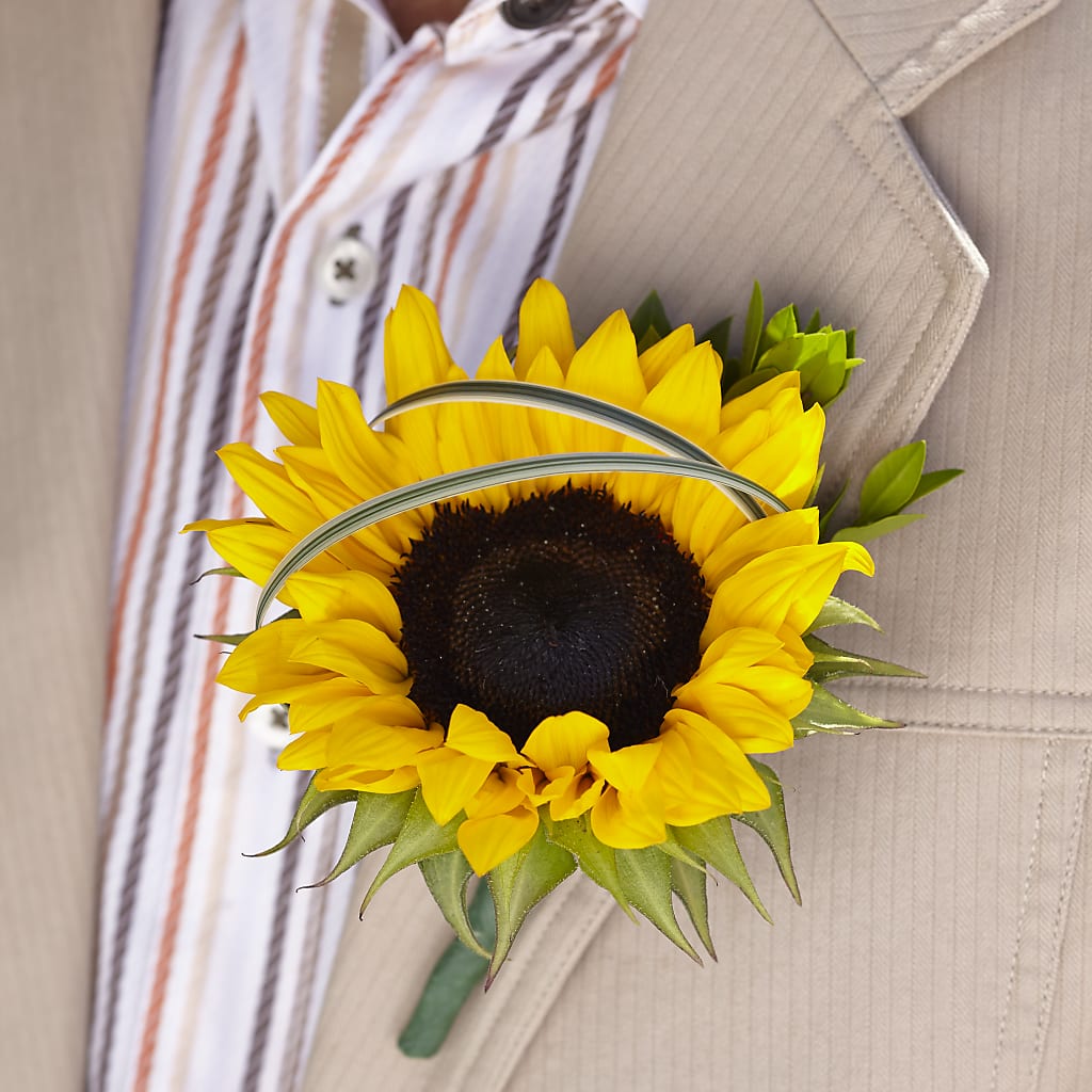 Free Spirit Boutonniere – GOD'S GARDEN FLOWER SHOP, Lancaster CA