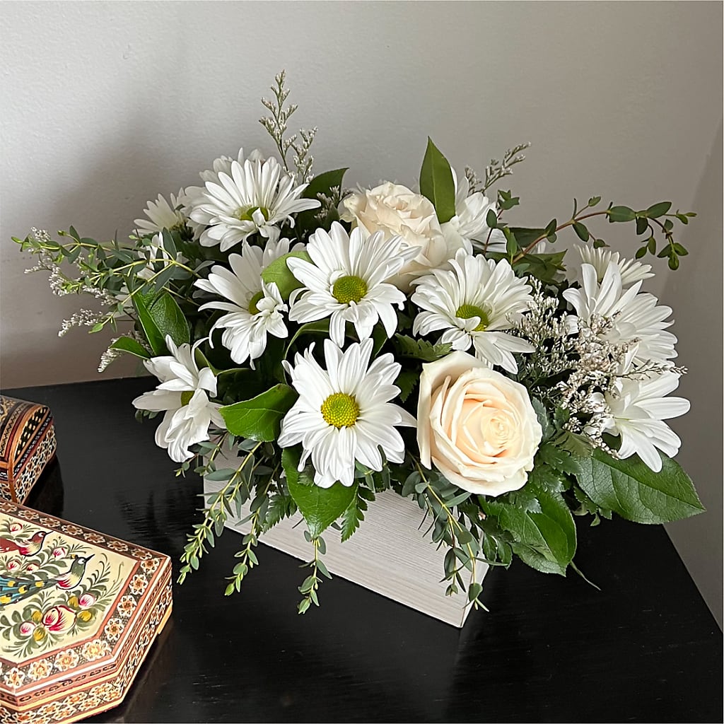 Fresh Linen Box Bouquet – GOD'S GARDEN FLOWER SHOP, Lancaster CA