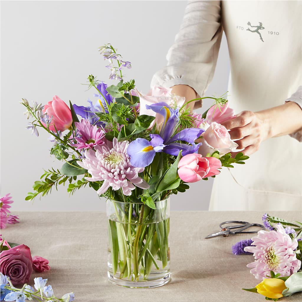 Pastel Tradition - A Florist Original – GOD'S GARDEN FLOWER SHOP, Lancaster CA